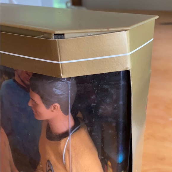 Barbie Star Trek gift set - Picture 2 of 4